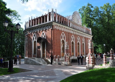 Малый (Полуциркульный) дворец