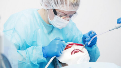 Стоматолог: что важно при выборе врача