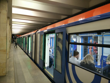 v-metro-ustanavlivayut-vtorye-dveri v-metro-ustanavlivayut-vtorye-dveri
