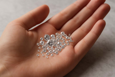 pomolvochnoe-koltso-s-brilliantom-2