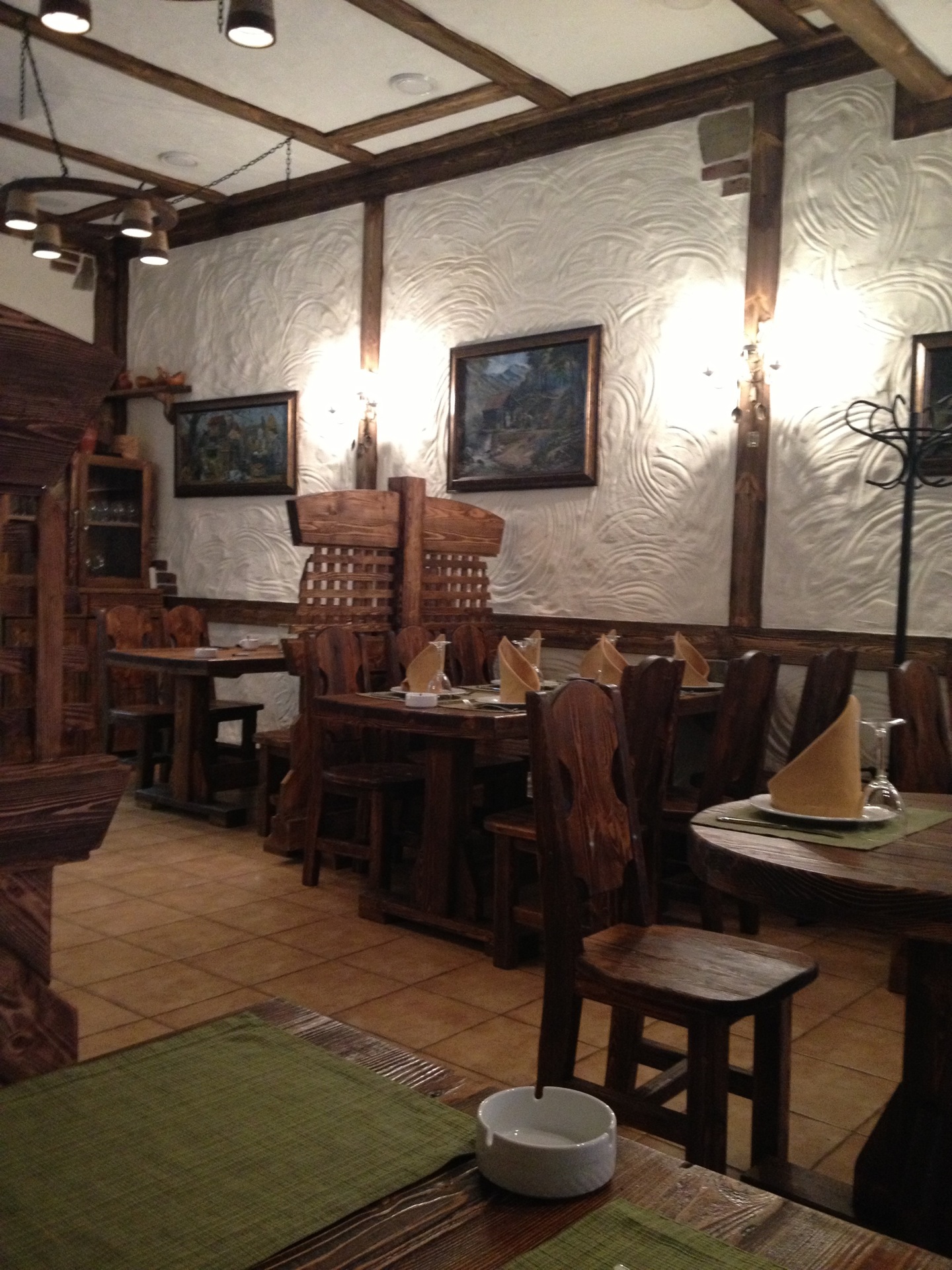 Хинкальный дворик отзывы. Хинкальная в обнинске. Хинкальный дворик батони. Хинкальный дворик адлер меню и цены. Оренбург кафе хинкальный дворик.