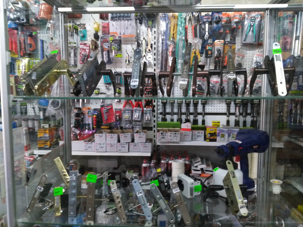 Левша время работы. Левша магазин вывеска. Левша уфа логотип. Магазин левша уфа. Магазин левша южно-сахалинск.